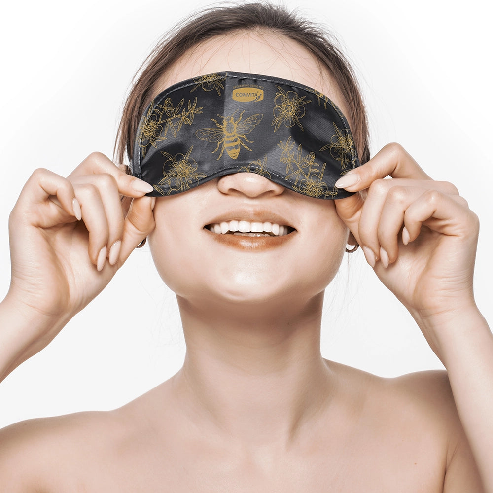 Comvita Bee & Mānuka Flower Eye Mask in use