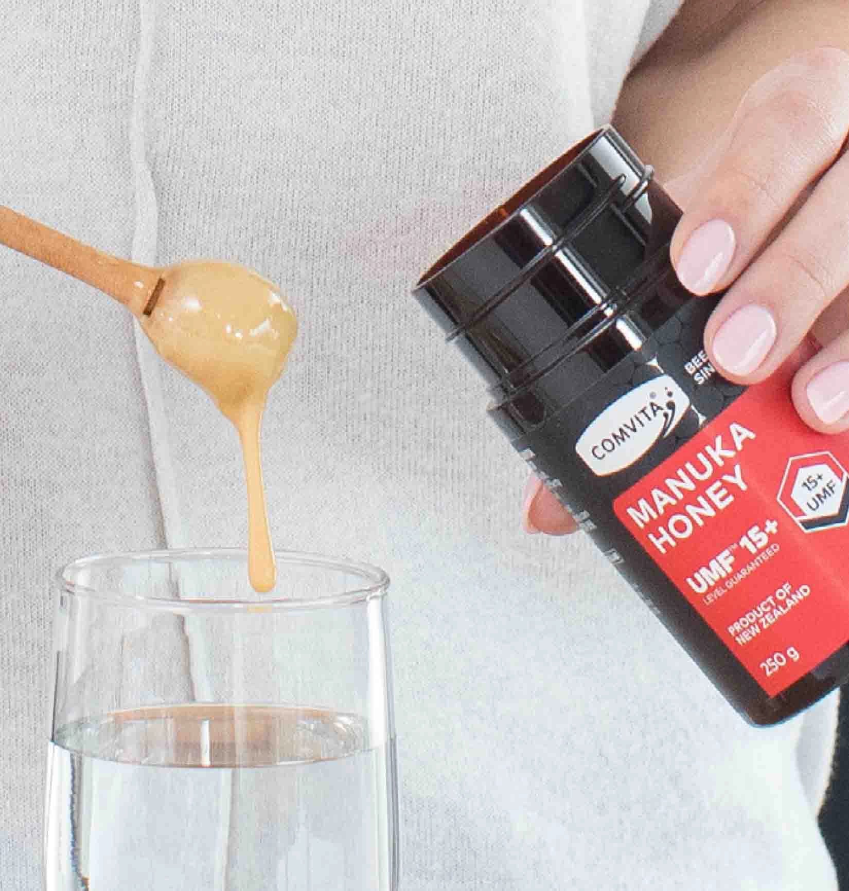 Making a tonic with Manuka honey and water