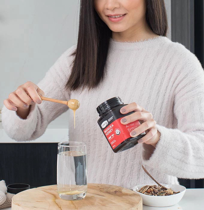 lady making manuka honey tonic with warm water